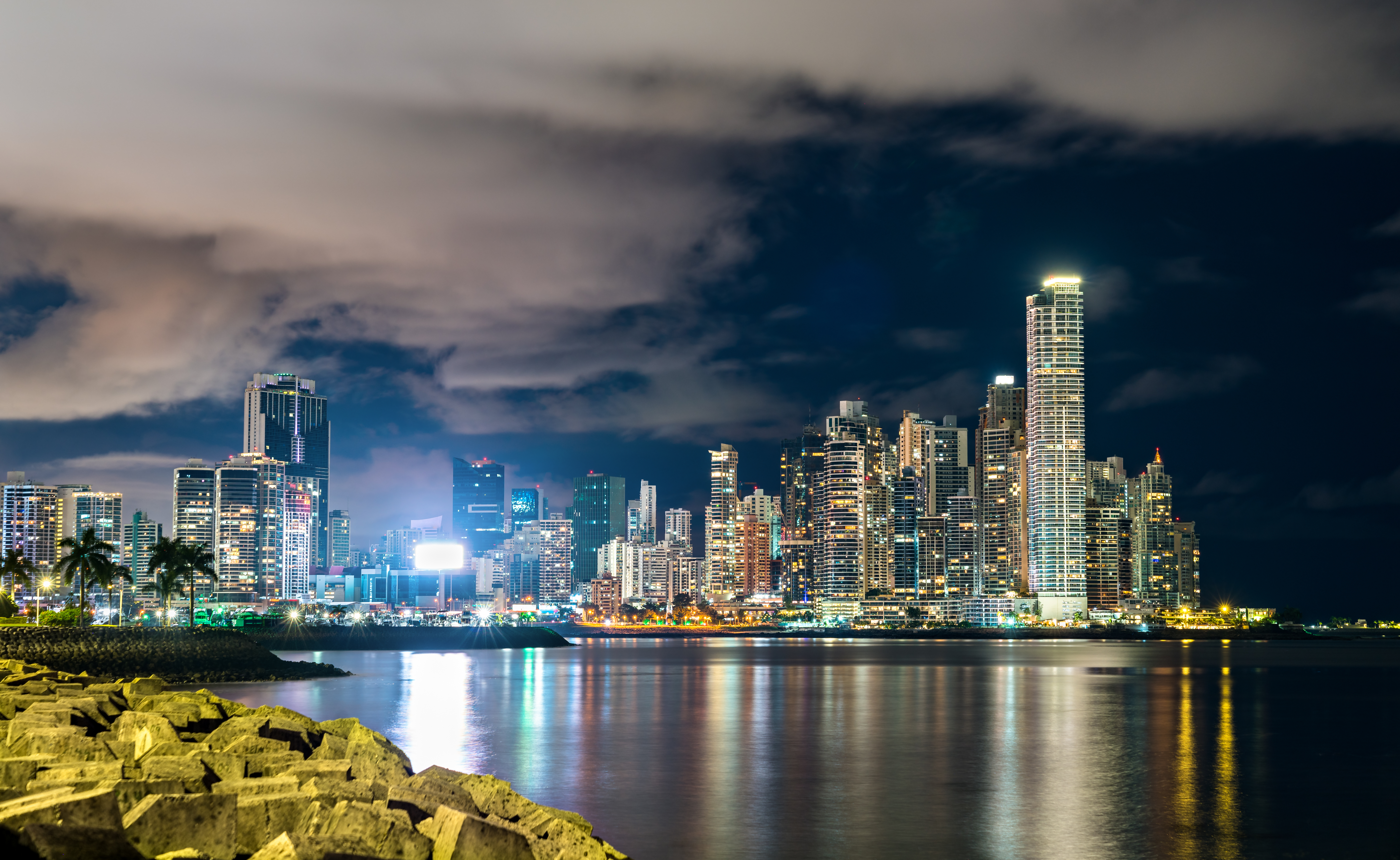 https://8029813.fs1.hubspotusercontent-na1.net/hubfs/8029813/night-skyline-panama-city-central-america.jpg